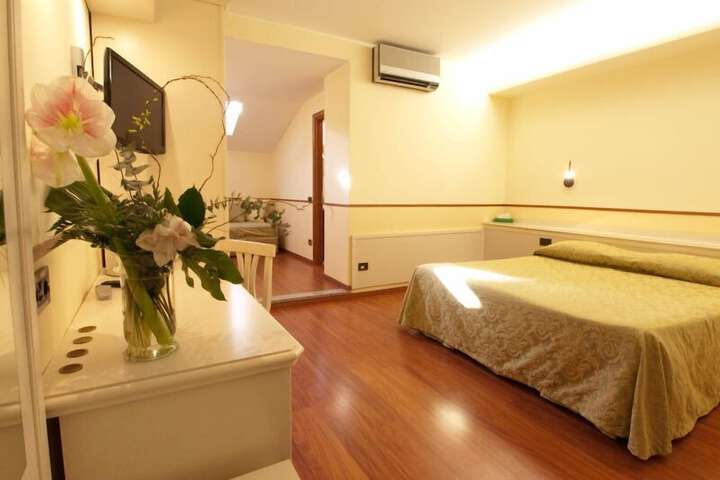 Room 4 of 51