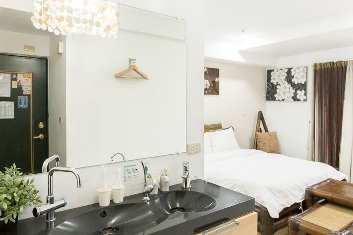 Room 4 of 51