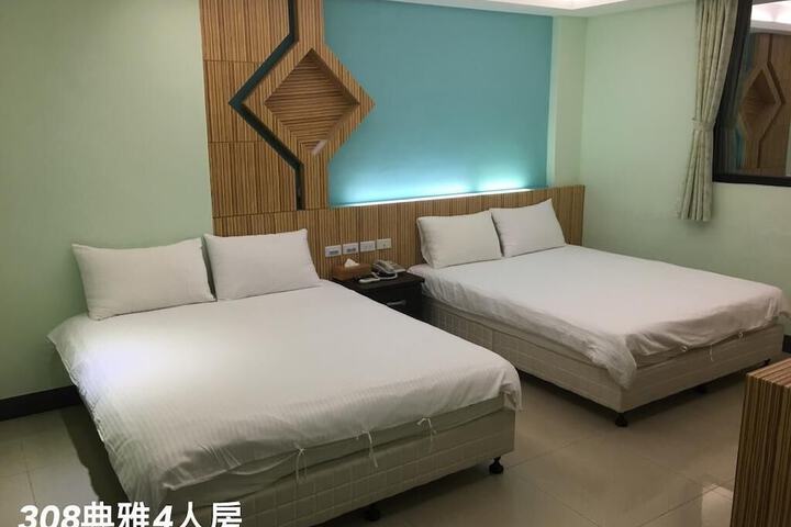 Room 9 of 28