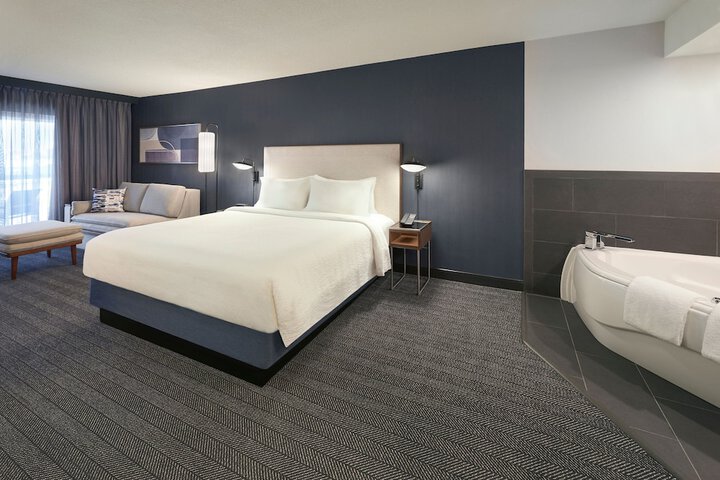 Room 10 of 33