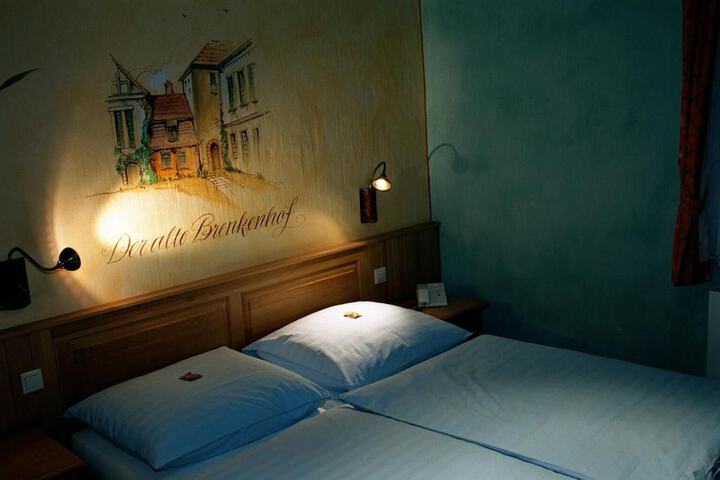 Room 8 of 35