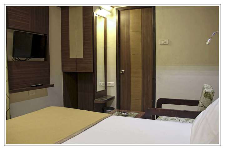 Room 6 of 32