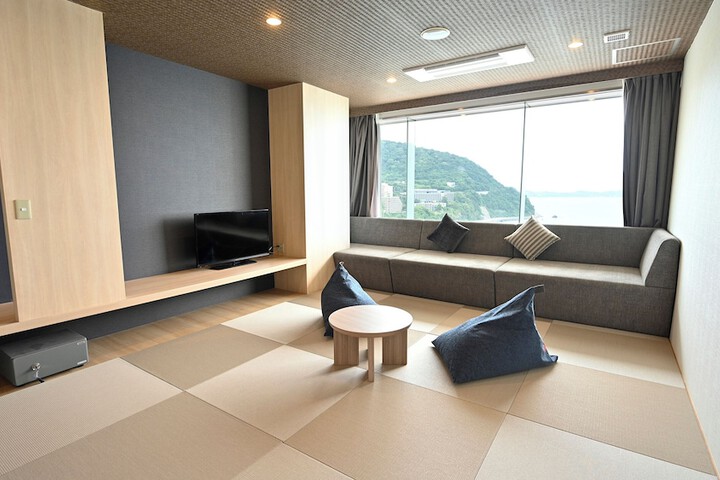 Room 43 of 99