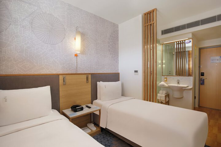 Room 7 of 61