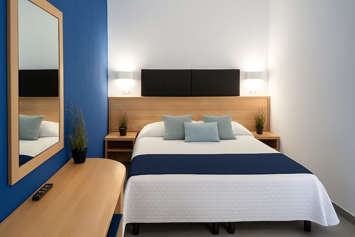 Room 6 of 25