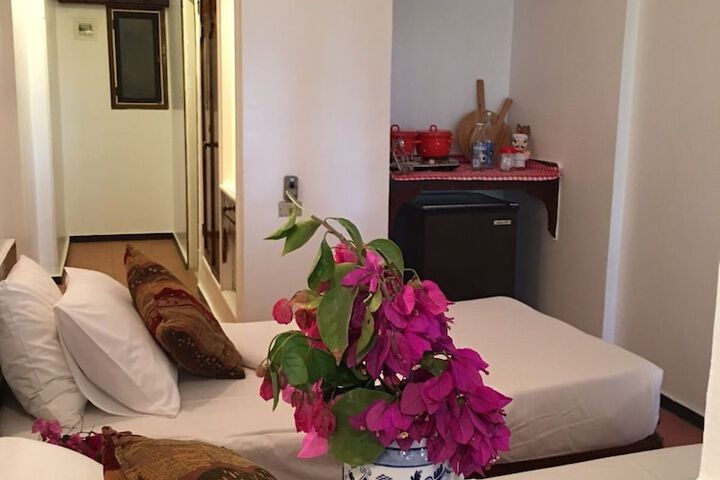 Room 4 of 49