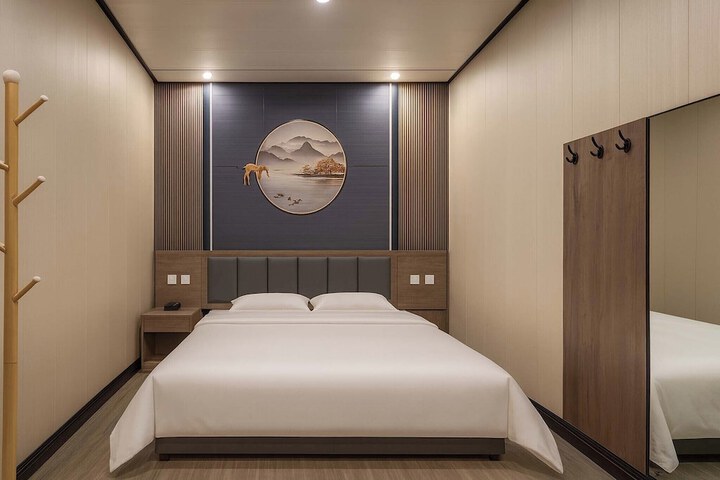 Room 9 of 24