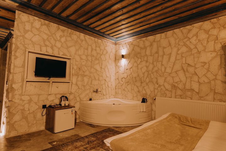 Room 6 of 99