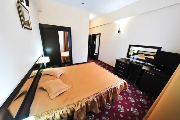 Room 9 of 30