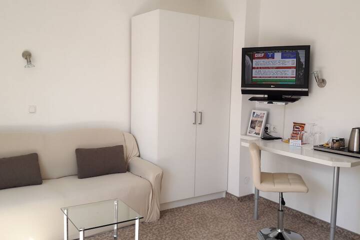 Room 17 of 33