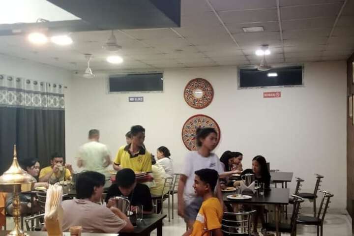 Dining 20 of 29