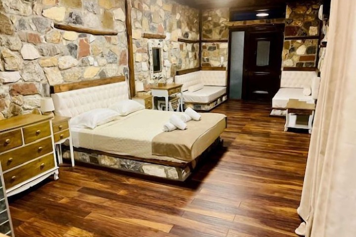 Room 11 of 52