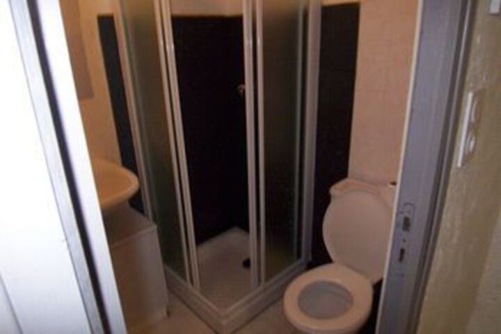 Room 5 of 9