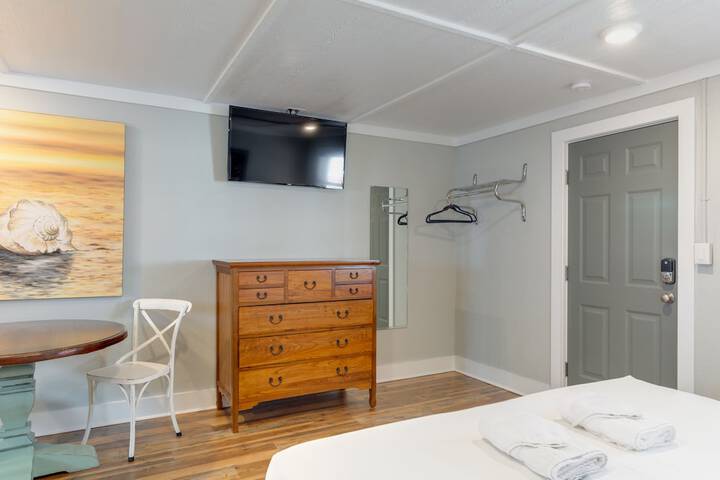 Room 40 of 77