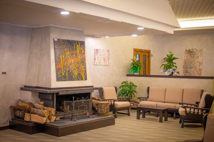 Hotel Interior 4 of 43