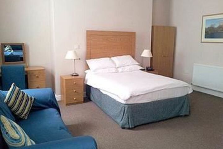 Room 6 of 11