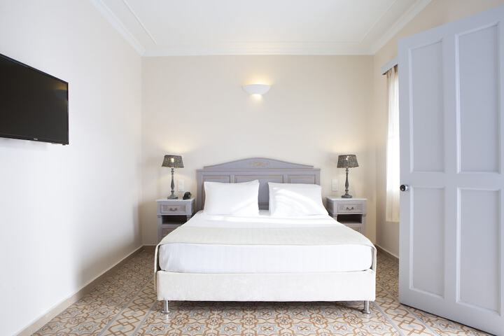 Room 4 of 238