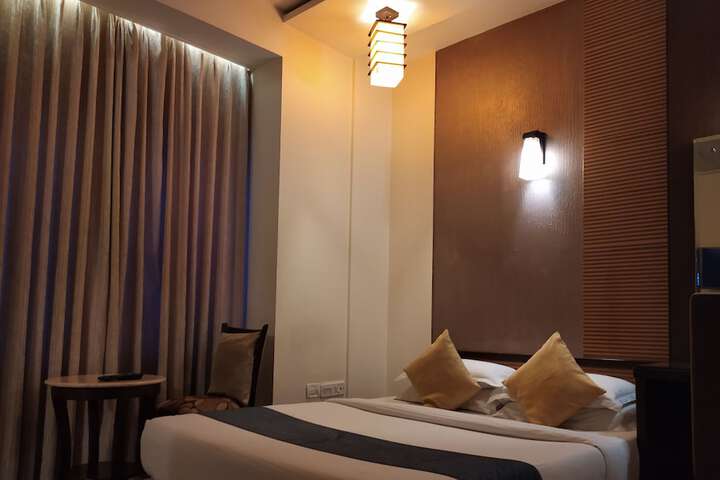 Room 4 of 34
