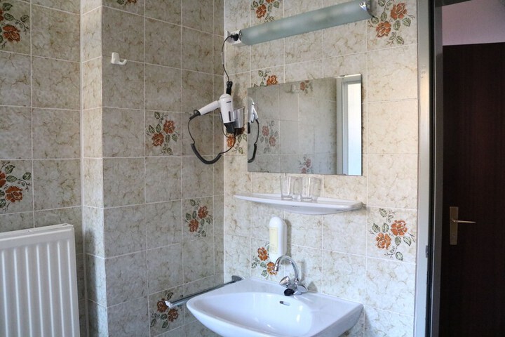 Room 14 of 28