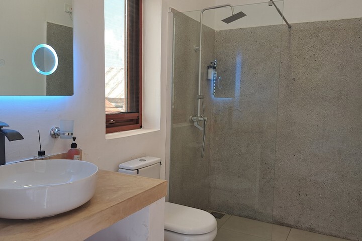Room 52 of 114