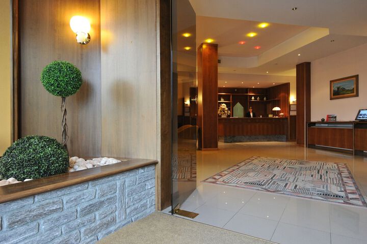 Hotel 2 of 33