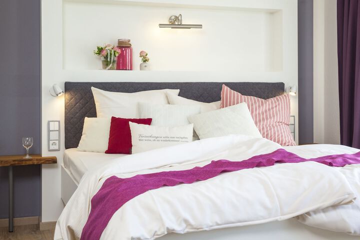 Room 4 of 73