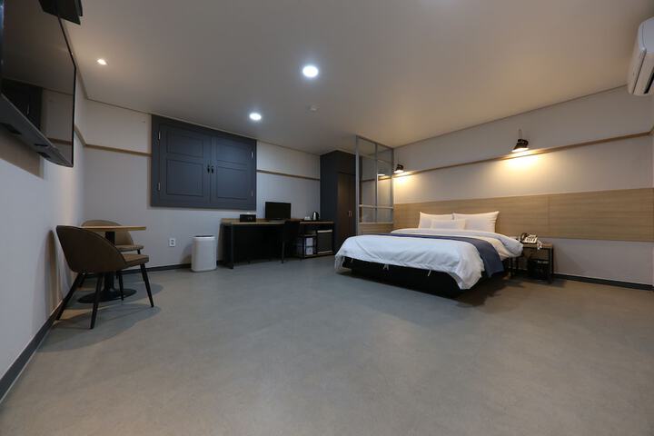 Room 25 of 100