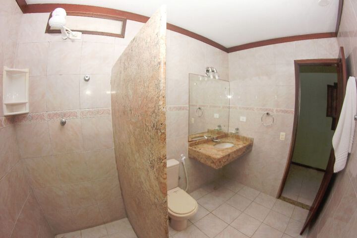 Room 13 of 40