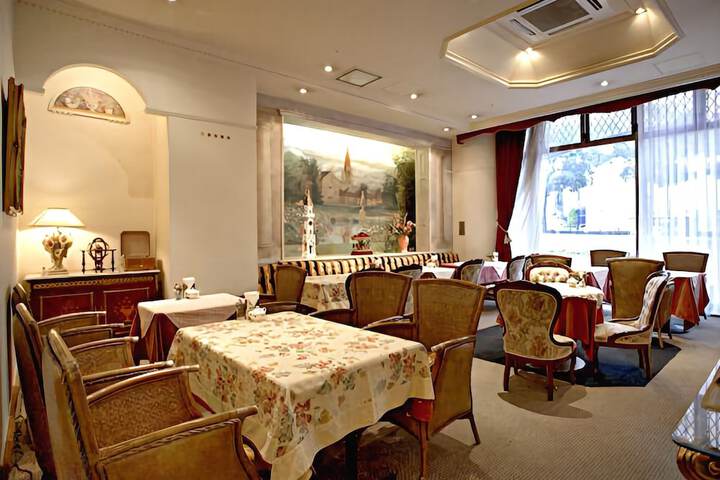Dining 17 of 28