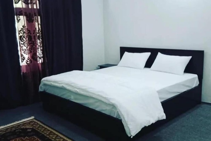 Room 5 of 10