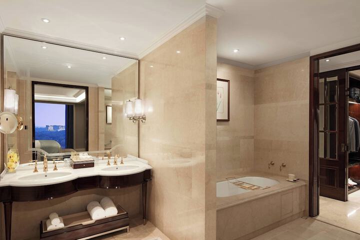Room 20 of 76