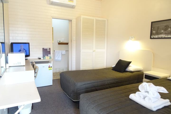 Room 4 of 37