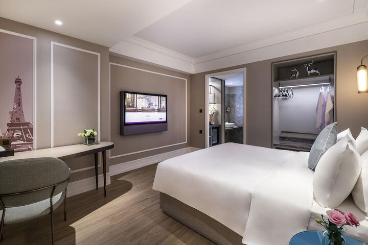 Room 4 of 20