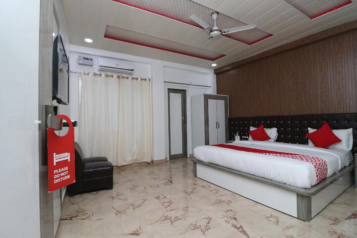 Room 4 of 10