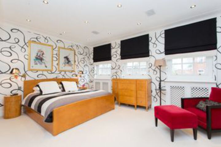 Room 13 of 32