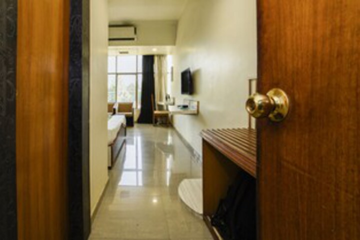 Room 12 of 38