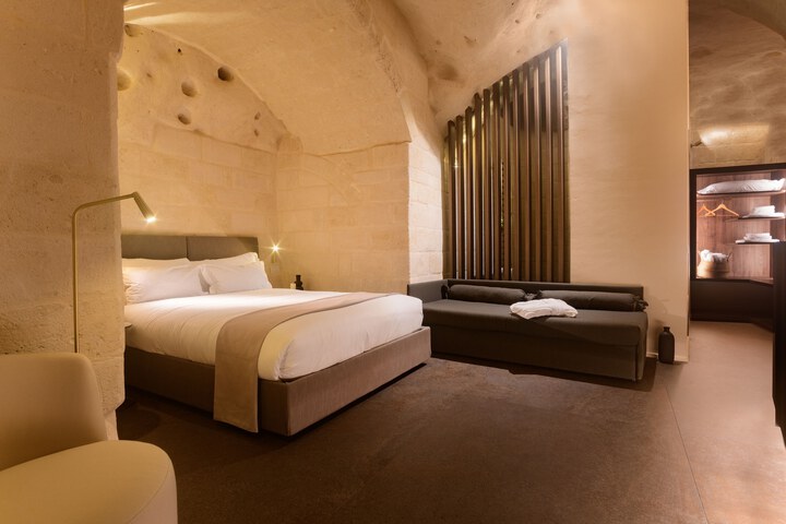 Room 16 of 85