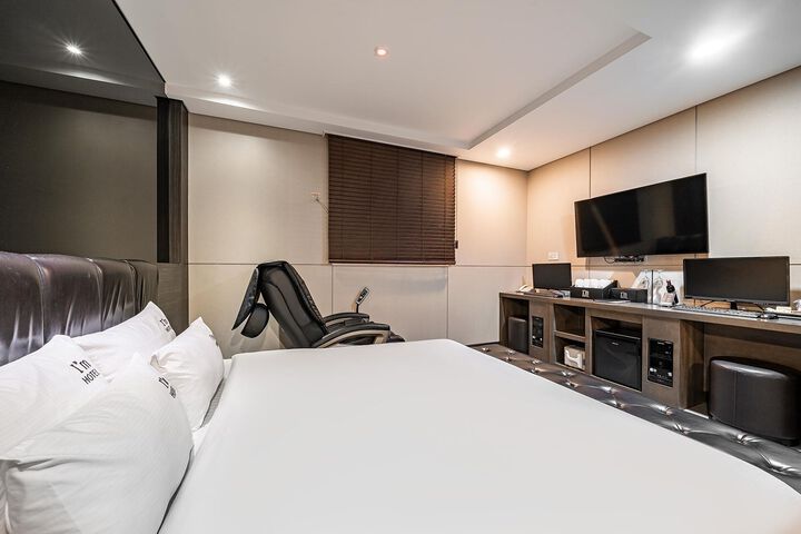 Room 15 of 65