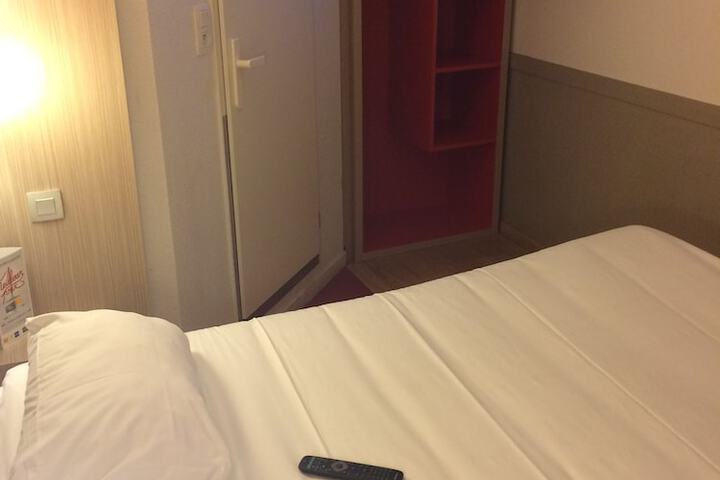 Room 4 of 32