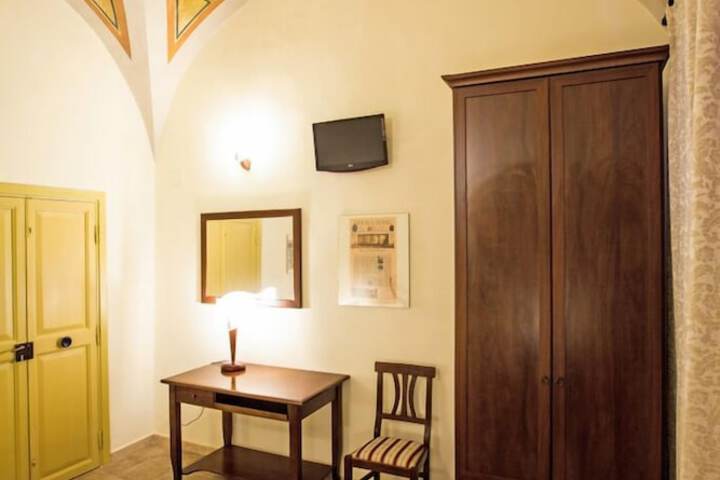 Room 27 of 51