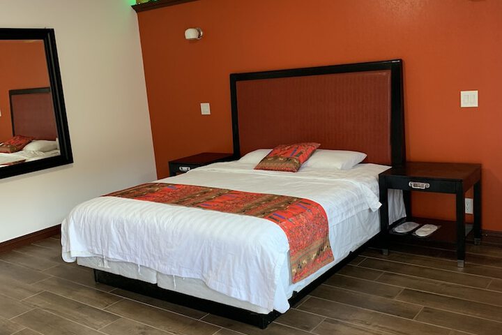 Renovated Kingbed (31 of 38)