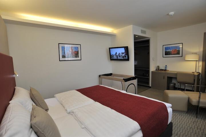 Room 8 of 45