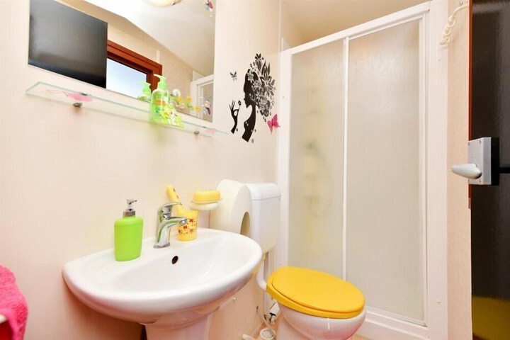 Room 10 of 28