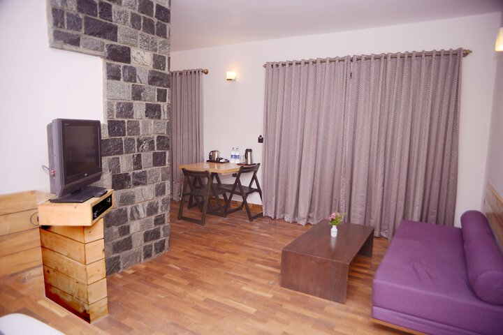 Room 5 of 33