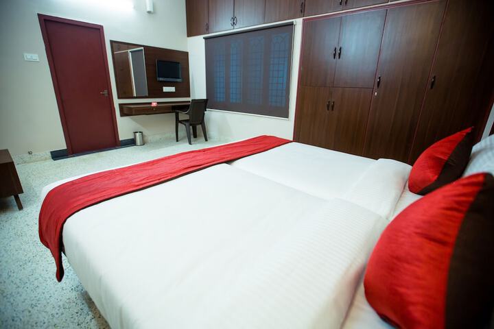 Room 13 of 19
