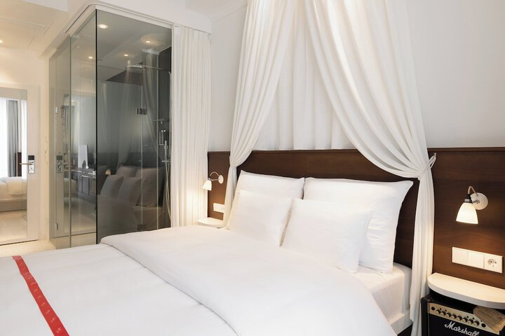Room 32 of 127