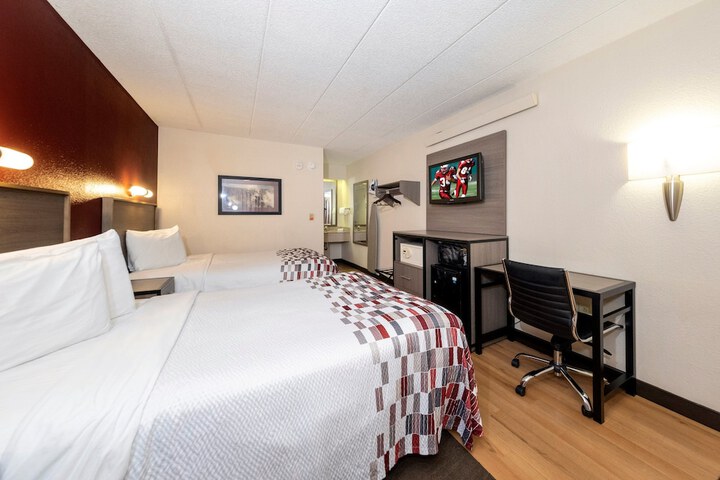 Deluxe Double Bed Accessible (7 of 15)