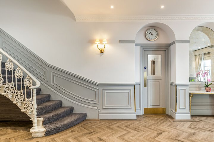 Entrance & Lobby