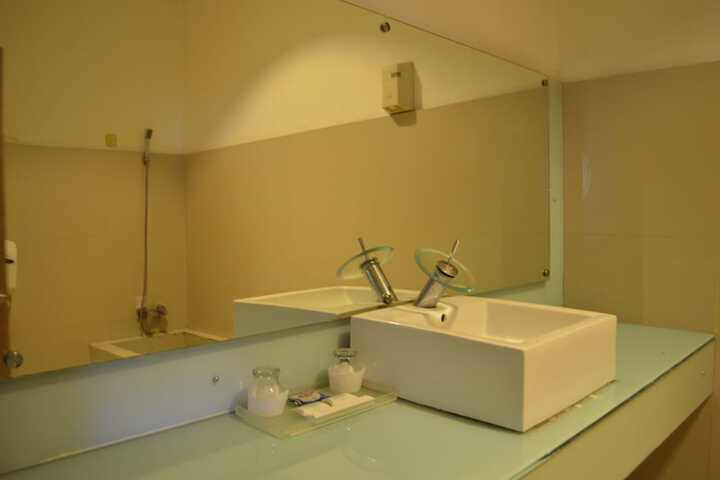 Room 17 of 31