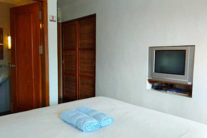 Room 10 of 34